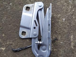 петля капота правая Mercedes-Benz M-Класс W164 2006, 3.2 л., дизель, АКПП, серебряно голубой, полный привод, правый руль, A2511880228