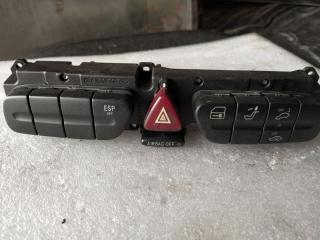 кнопка аварийной сигнализации Mercedes-Benz C-Класс W203/S203/CL203 [рестайлинг] 2004, 2.2 л., OM 611.962, дизель, седан, 2038209310