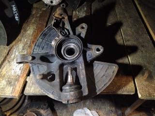 кулак поворотный левый Mercedes-Benz M-Класс W163 [рестайлинг] 2004, 4.0 л., дизель, АКПП, черный, внедорожник 5 дв.