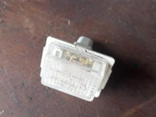 подсветка номера Mercedes-Benz E-Класс W212/S212/C207/A207 W212 2012, 2.1 л., CDi, OM 651.924, дизель, АКПП, серый металлик, седан, задний привод, правый руль, A2218200856