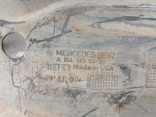 защита днища Mercedes-Benz M-Класс W164 2007, 3.0 л., OM 642.940, дизель, АКПП, правый руль, A1646190438