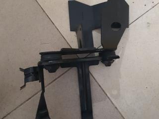 кронштейн (крепление) Mercedes-Benz M-Класс W164 2007, 3.0 л., OM 642.940, дизель, АКПП, правый руль, A1644310240, A1644310140