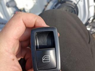 кнопка стеклоподъемника двери Mercedes-Benz M-Класс W164 2007, 3.0 л., OM 642.940, дизель, АКПП, правый руль, A2518200510