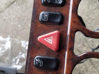 кнопка аварийной сигнализации Mercedes-Benz E-Класс W210/S210 1998, 2108210071