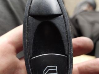 кнопка стеклоподъемника двери Mercedes-Benz E-Класс W211/S211 [рестайлинг] 2007, 2.1 л., OM 646.821, дизель, АКПП, чёрный, седан, задний привод, правый руль, A2118219858