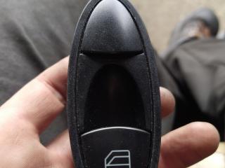 кнопка стеклоподъемника двери задней Mercedes-Benz E-Класс W211/S211 [рестайлинг] 2007, 2.1 л., OM 646.821, дизель, АКПП, чёрный, седан, задний привод, правый руль, A2118219858