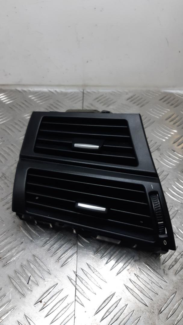 дефлектор обдува салона BMW X6 E71/E72 E71 2010, 3.5 л., бензин, АКПП, a76, внедорожник 5 дв., полный привод, 9227767, 64229227767 - фото №1