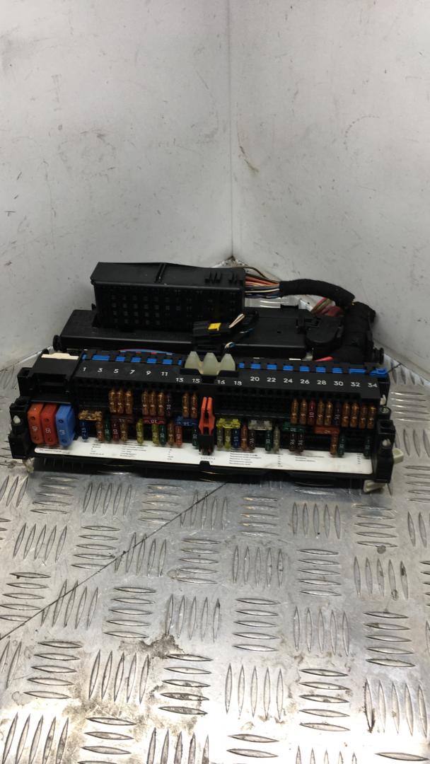 блок предохранителей BMW X3 E83 2005, 3.0 л., 306D2, дизель, МКПП, черный black-sapphire metallic, внедорожник 5 дв., полный привод, 61138364530, 8387153 - фото №1