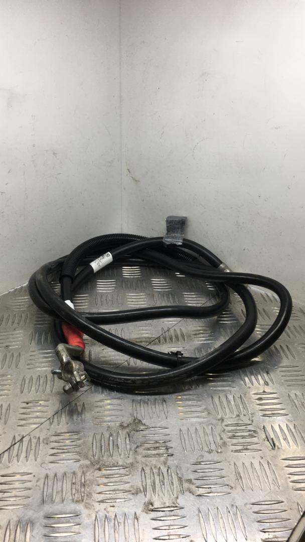 плюсовой провод аккумулятора Mercedes-Benz CLS-Класс C219 W219 2007, 3.2 л., дизель, АКПП, седан, задний привод, правый руль - фото №1