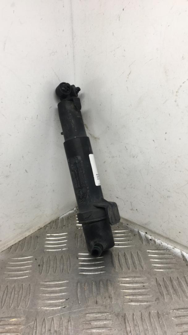 форсунка омывателя фары правая Mercedes-Benz CLS-Класс C219 W219 2007, 3.2 л., дизель, АКПП, седан, задний привод, правый руль, 2118600647 - фото №1