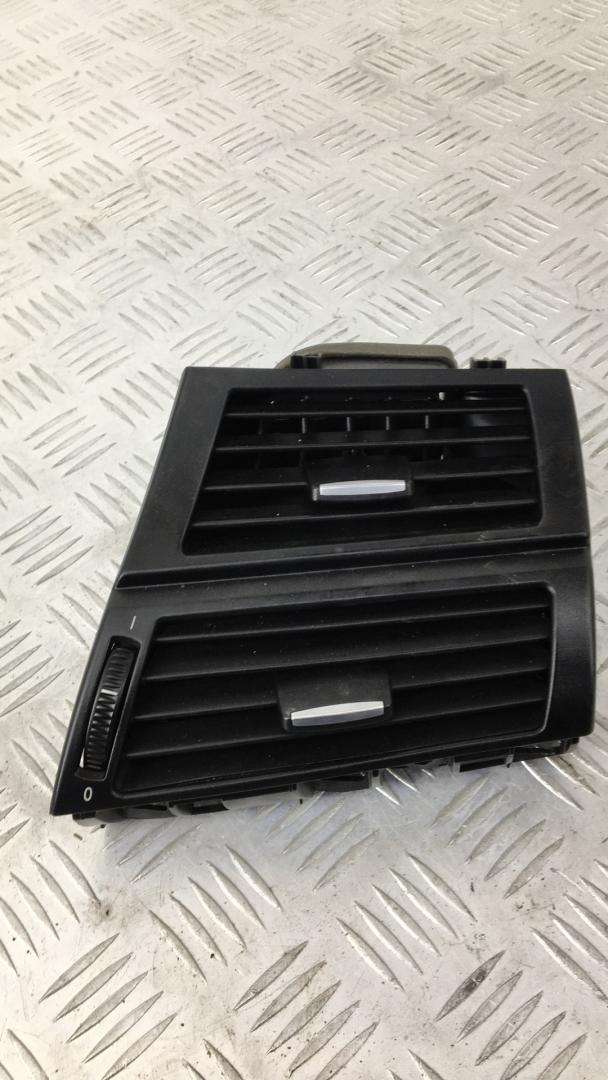 дефлектор обдува салона BMW X6 E71/E72 E71 2010, 3.5 л., бензин, АКПП, a76, внедорожник 5 дв., полный привод, 64227161804, 7161804 - фото №1