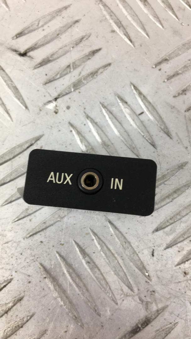 разъем AUX / USB BMW X6 E71/E72 E71 2010, 3.5 л., бензин, АКПП, a76, внедорожник 5 дв., полный привод, 61316986791, 6986791 - фото №1