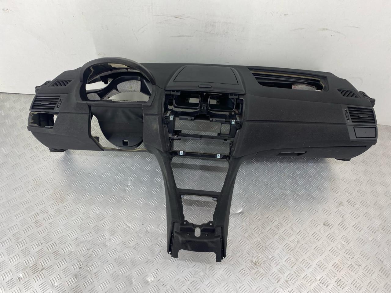 панель передняя салона (торпедо) BMW X3 E83 2005, 3.0 л., 306D2, дизель, МКПП, черный black-sapphire metallic, внедорожник 5 дв., полный привод, 51453415486 - фото №1