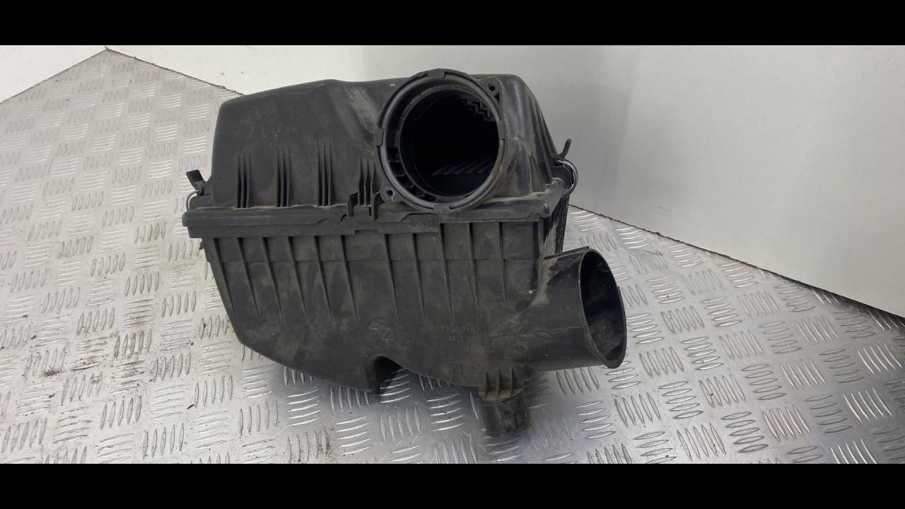 корпус воздушного фильтра BMW 5 серия E60/E61 2004, 4.4 л., N62 B44, бензин, 7525715 - фото №1