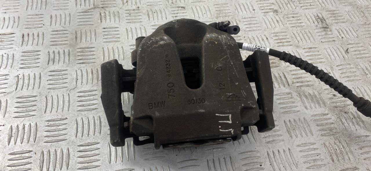 суппорт передний правый BMW X5 F15 2015, 3.0 л., N57 D30 A, дизель, АКПП, белый, полный привод, правый руль, 34116776784 - фото №1