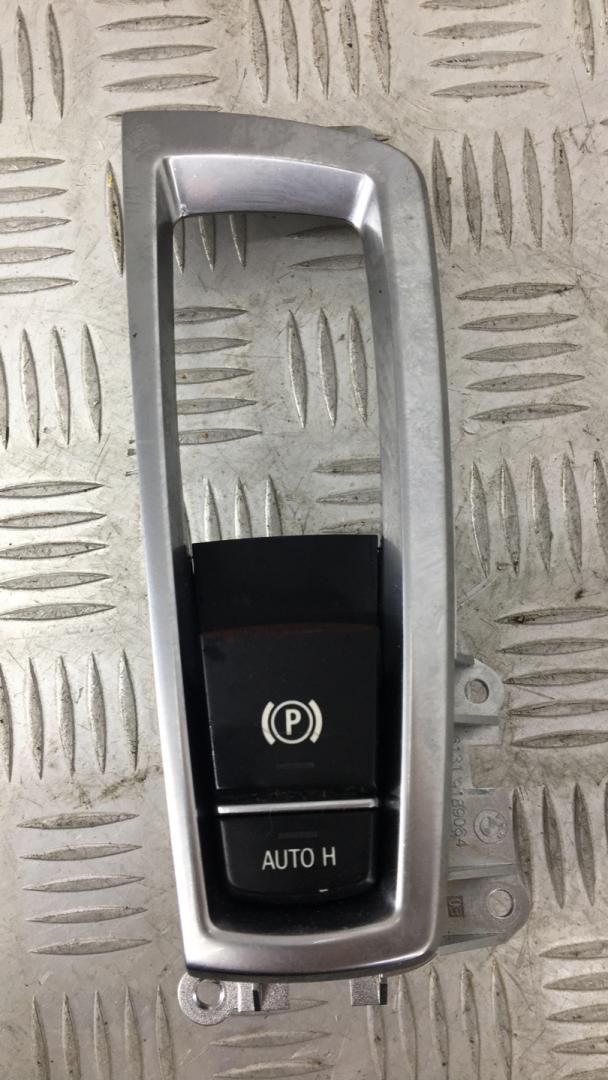 кнопка ручного тормоза (ручника) BMW 5 серия F07/F10/F11 F11 2011, 3.0 л., N57 D30 A, дизель, АКПП, универсал, задний привод, 61319217594, 9217594 - фото №1