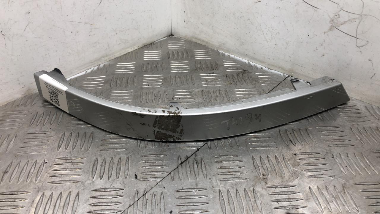 ус под фонарь левый BMW 7 серия E65/E66/E67 2004, 7012287 - фото №1