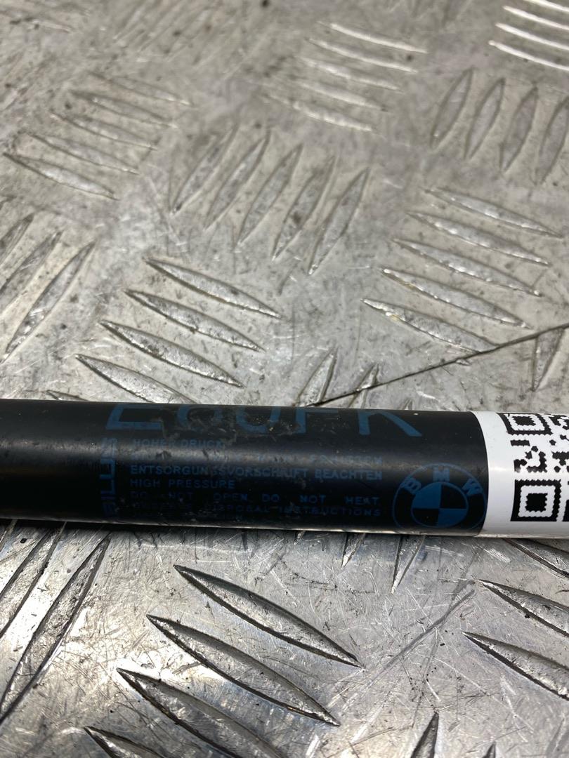 амортизатор капота BMW 5 серия E60/E61 E61 2005, 3.0 л., M57 D30 (306D2), дизель, АКПП, универсал, задний привод, правый руль, 51237008745 - фото №1