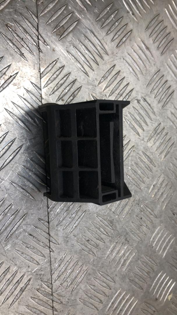 кронштейн радиатора BMW 5 серия E60/E61 E61 2005, 3.0 л., M57 D30 (306D2), дизель, АКПП, универсал, задний привод, правый руль, 17117542517, 7542517 - фото №1