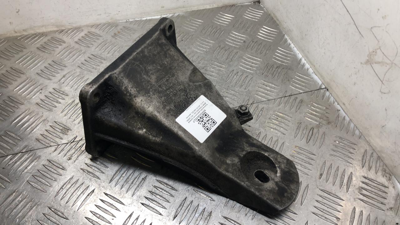 кронштейн двигателя BMW 5 серия E60/E61 2003, 3.0 л., M57N 306 D2, дизель, седан, 6761150 - фото №1