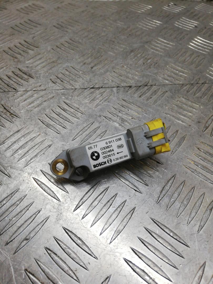 датчик удара BMW X5 E53 2002, 4.4 л., M62 B44 TU, бензин, АКПП, синий, внедорожник 5 дв., полный привод, правый руль, 65776911038, 6911038 - фото №1