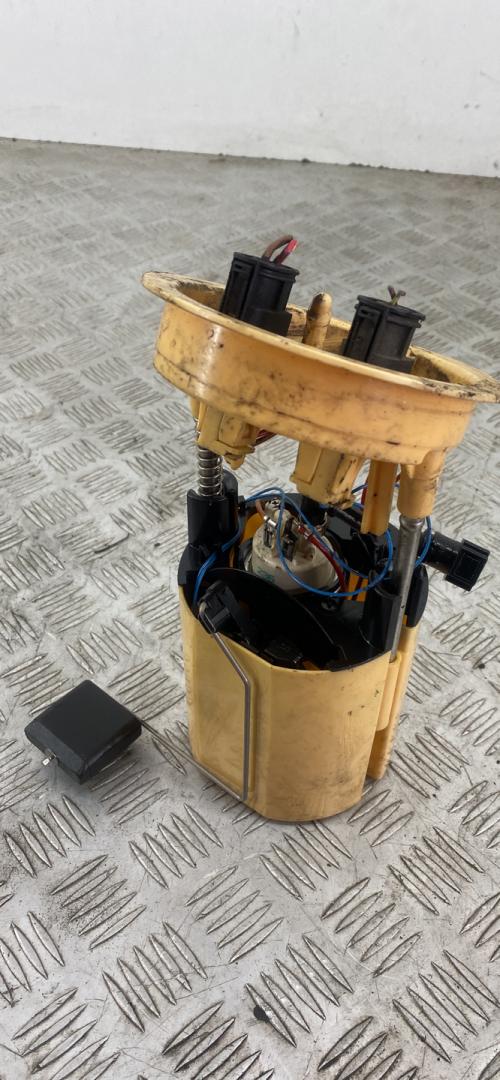 насос топливный BMW 3 серия E90/E91/E92/E93 E90 2007, 3.0 л., M57 D30 (306D3), дизель, МКПП, седан, задний привод, правый руль, 16117197077, 7197074 - фото №1