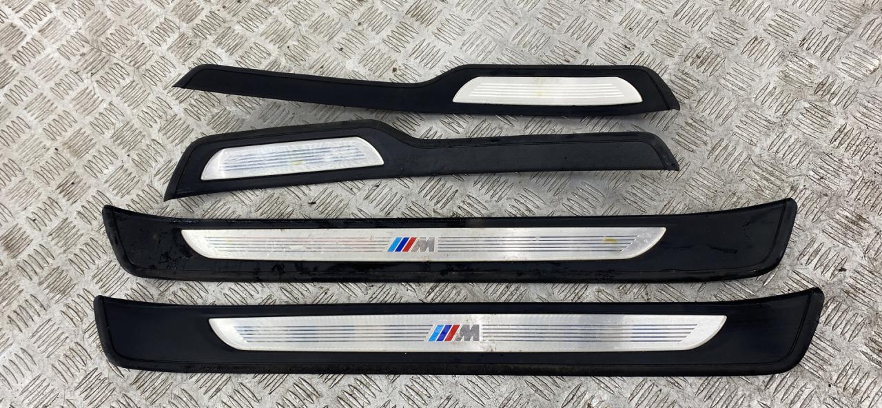 комплект накладок на пороги (внутренние) BMW 3 серия E90/E91/E92/E93 E90 2007, 3.0 л., M57 D30 (306D3), дизель, МКПП, седан, задний привод, правый руль, 51477907151, 51477907152, 51477907159, 51477907160 - фото №1