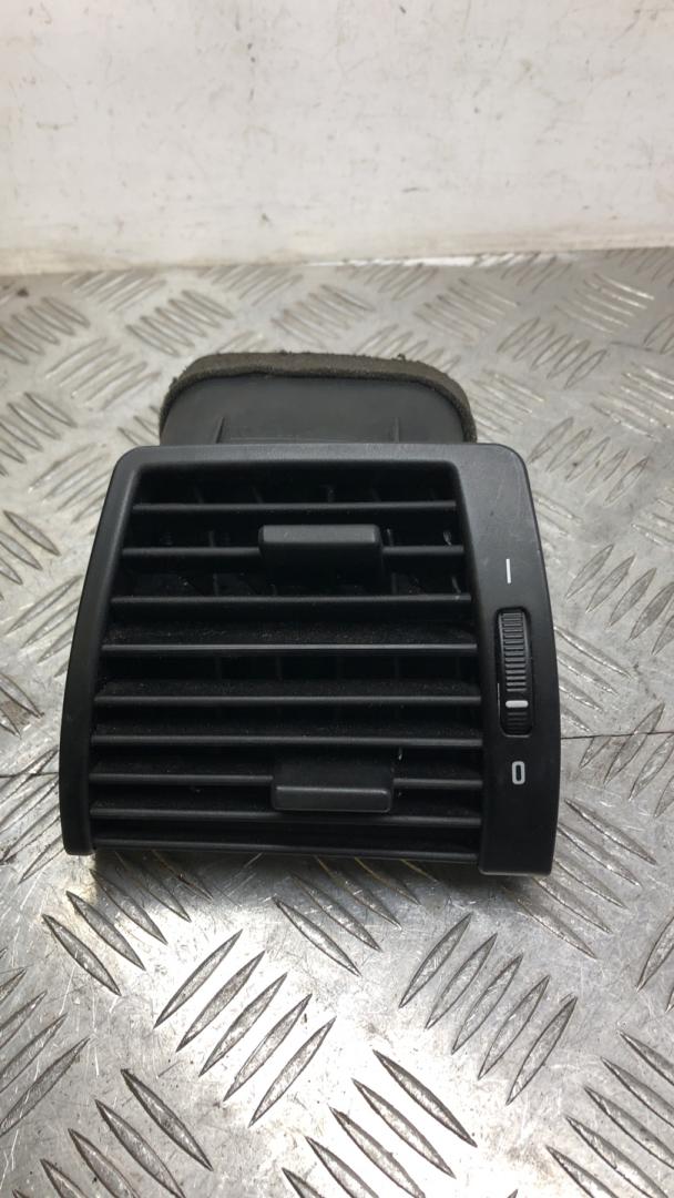 дефлектор обдува салона BMW X5 E53 2003, 3.0 л., M57 D30 (306D1), дизель, АКПП, внедорожник 5 дв., 64228402215, 8402215 - фото №1