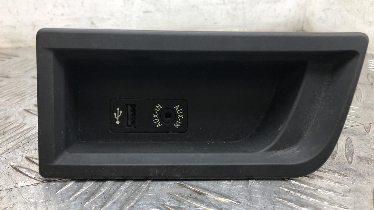 разъем AUX / USB BMW 3 серия F30/F31/F34 F31 2014, 3.0 л., N57 D30 A, дизель, АКПП, универсал, задний привод, правый руль, 84109229246, 9229246 - фото №1