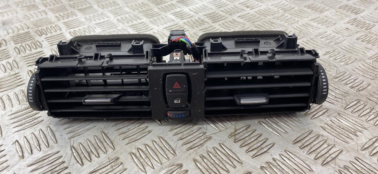 дефлектор обдува салона BMW 3 серия F30/F31/F34 F31 2014, 3.0 л., N57 D30 A, дизель, АКПП, универсал, задний привод, правый руль, 64229218552, 9218552 - фото №1