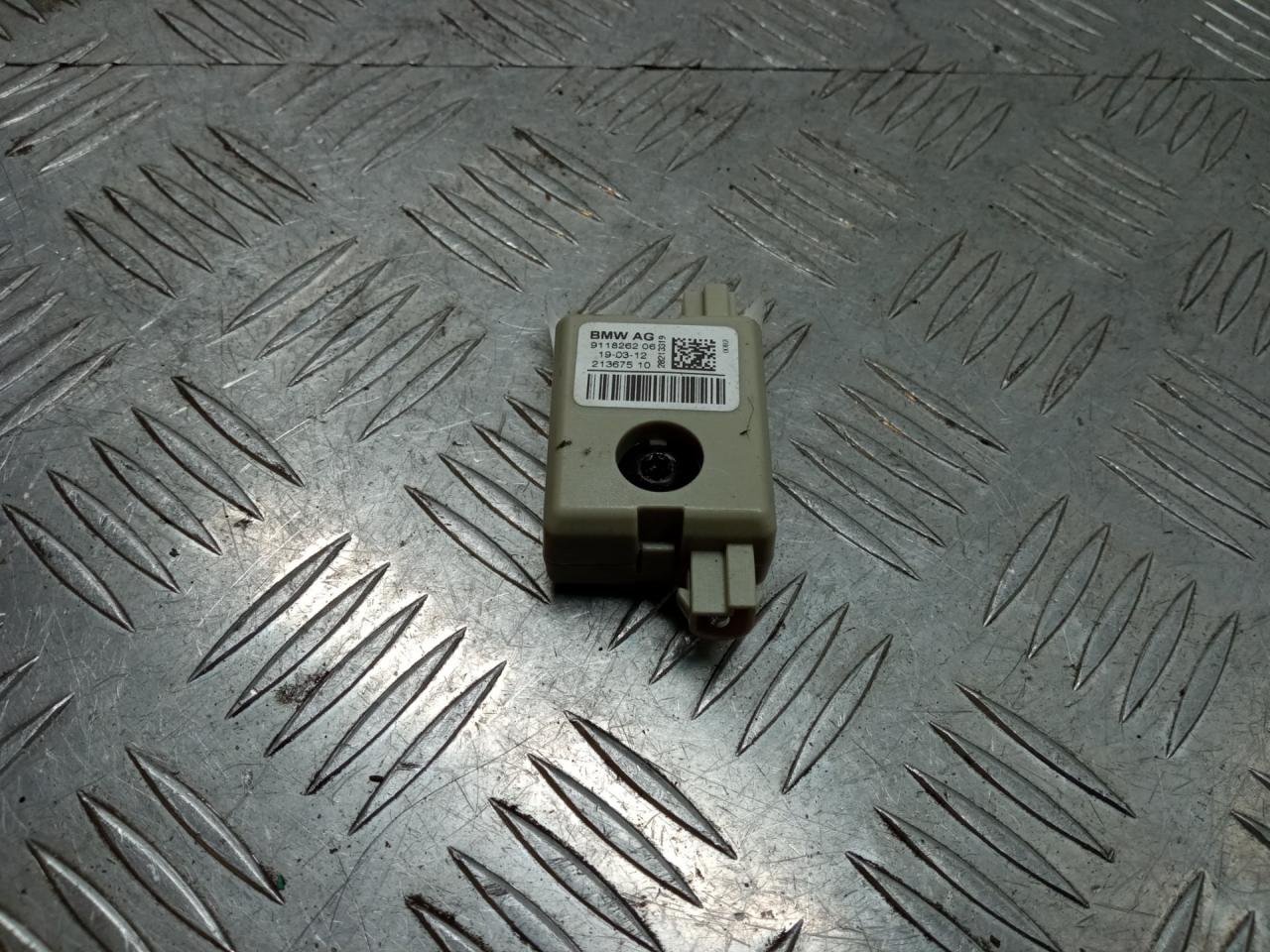 усилитель антенны BMW 5 серия F07/F10/F11 2012, 2.0 л., N47 D20 C, дизель, АКПП, sophistogra brillanteffekt(b90), седан, задний привод, правый руль, 65209118262, 9118262 - фото №1