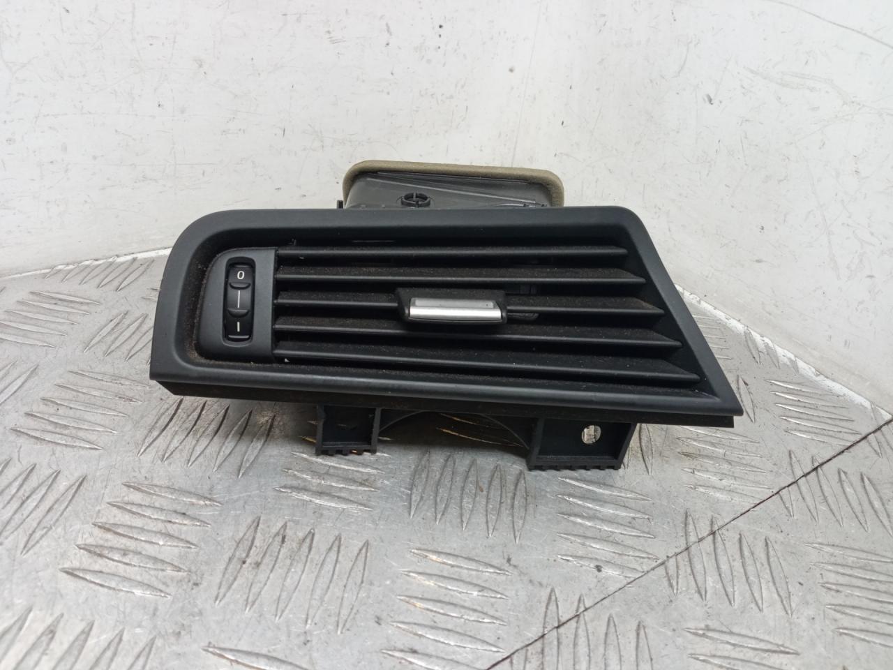 дефлектор обдува салона BMW 5 серия F07/F10/F11 2012, 2.0 л., N47 D20 C, дизель, АКПП, sophistogra brillanteffekt(b90), седан, задний привод, правый руль, 64229166893, 9166893 - фото №1