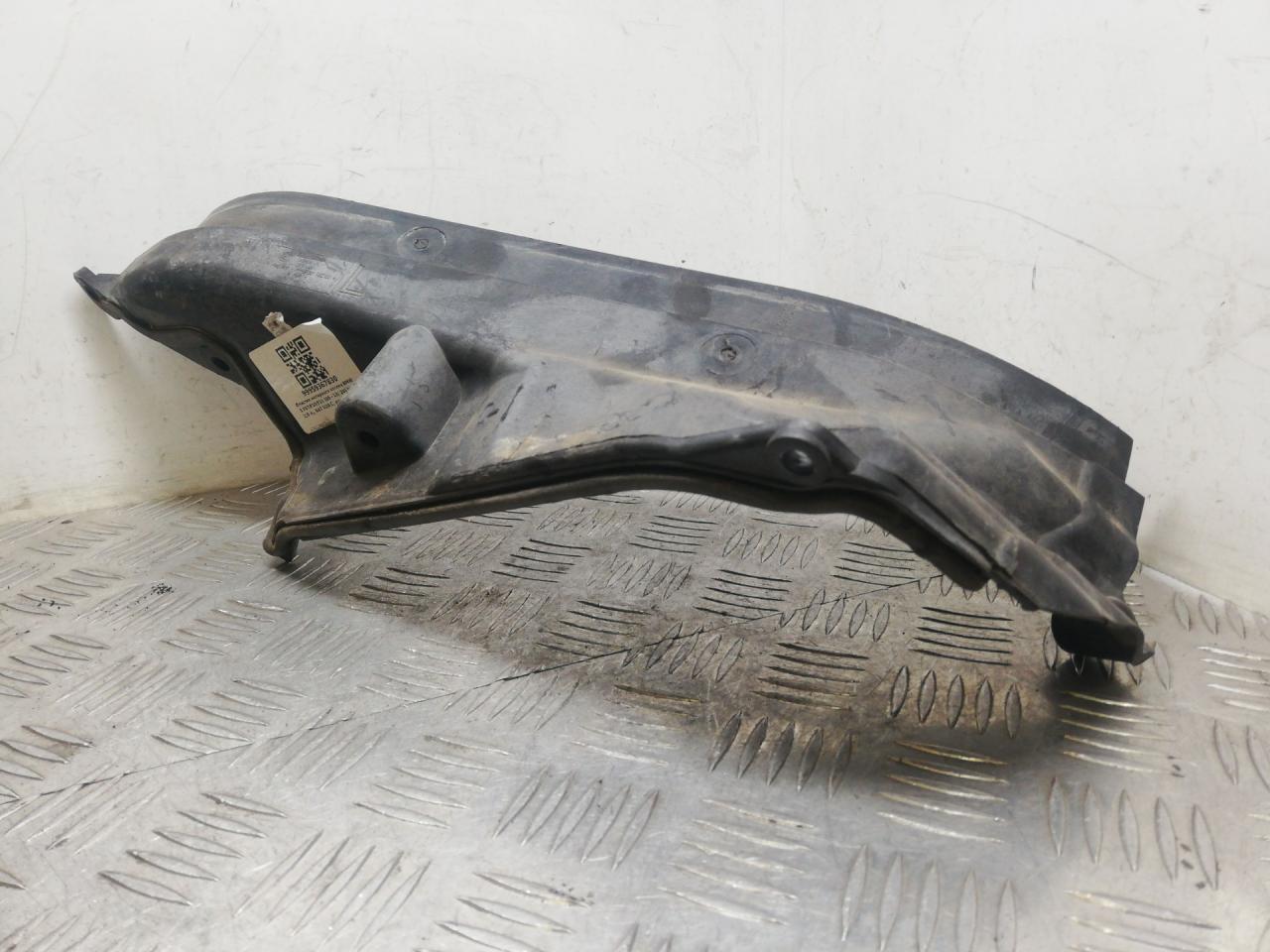 планка под капот BMW 5 серия F07/F10/F11 2012, 2.0 л., N47 D20 C, дизель, АКПП, sophistogra brillanteffekt(b90), седан, задний привод, правый руль, 51717211464, 7211464 - фото №1