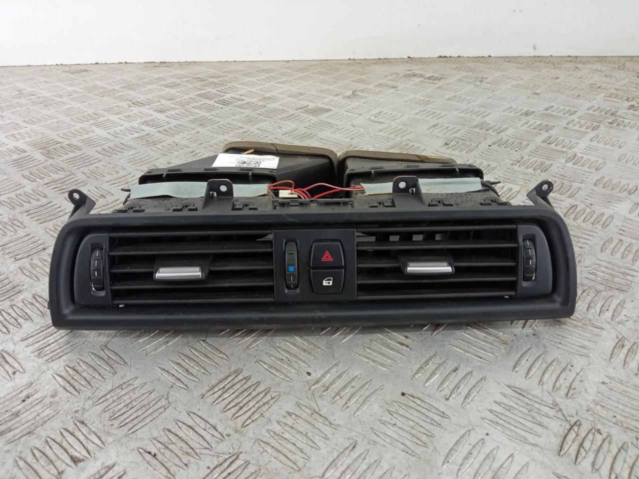 дефлектор обдува салона BMW 5 серия F07/F10/F11 2012, 2.0 л., N47 D20 C, дизель, АКПП, sophistogra brillanteffekt(b90), седан, задний привод, правый руль, 64229192897 - фото №1