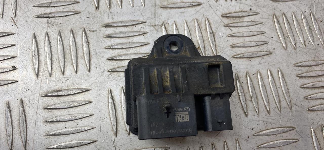 реле накала свечей BMW 5 серия F07/F10/F11 2012, 2.0 л., N47 D20 C, дизель, АКПП, sophistogra brillanteffekt(b90), седан, задний привод, правый руль, 12218570087, 8570087 - фото №1