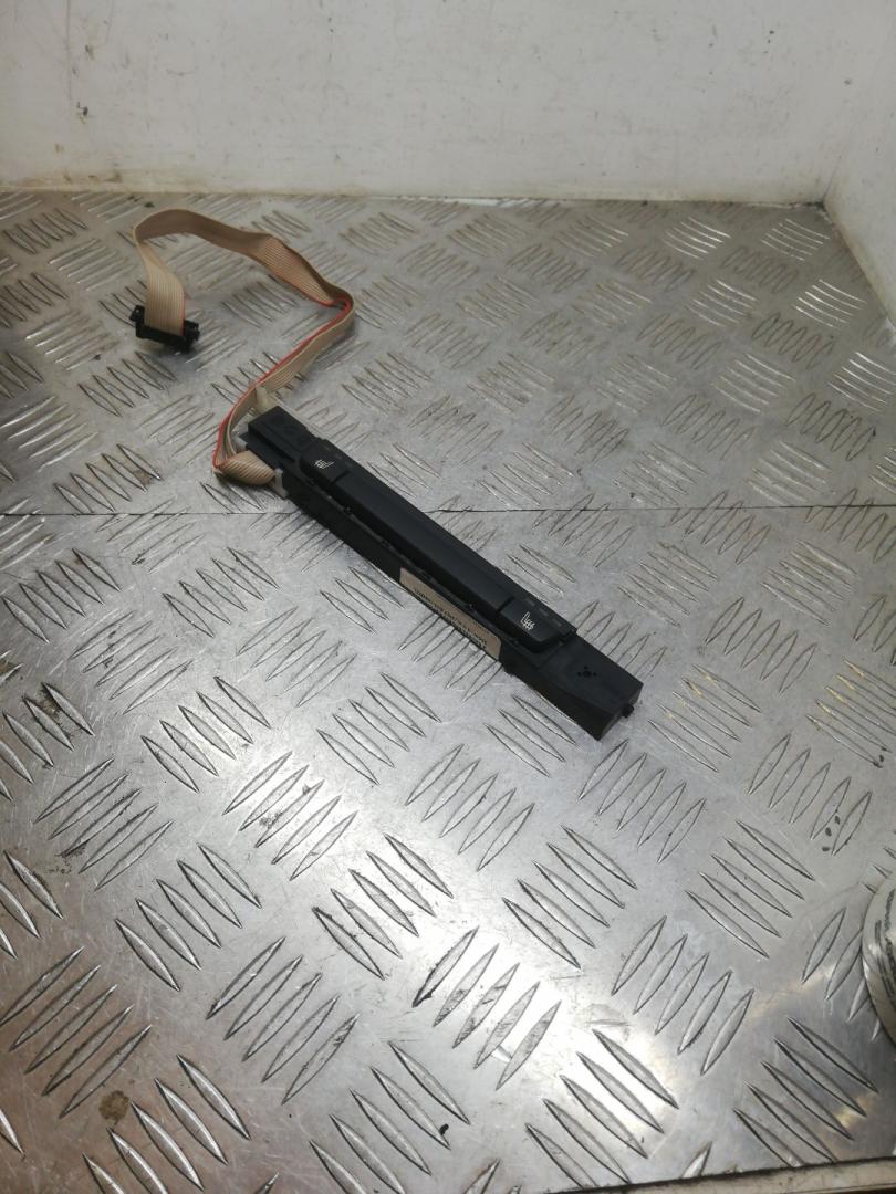 кнопка обогрева сидений BMW 3 серия E90/E91/E92/E93 E90 2007, 3.0 л., M57 D30 (306D3), дизель, АКПП, titan-silber (354), седан, задний привод, правый руль, 61316962589, 6962589 - фото №1