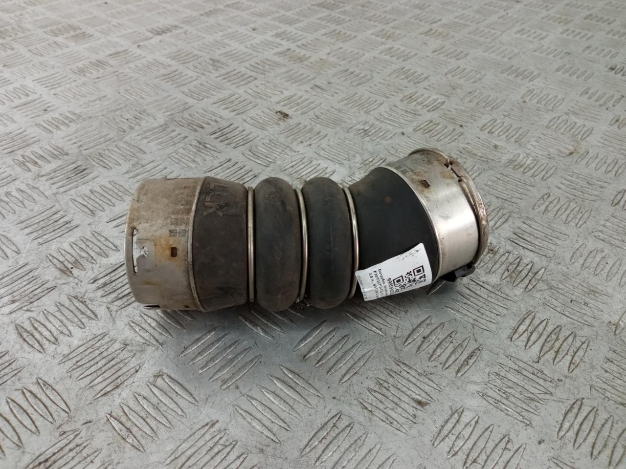 патрубок интеркулера BMW 3 серия F30/F31/F34 F31 2014, 3.0 л., N57 D30 A, дизель, АКПП, универсал, задний привод, правый руль, 11618513450, 8513450 - фото №1