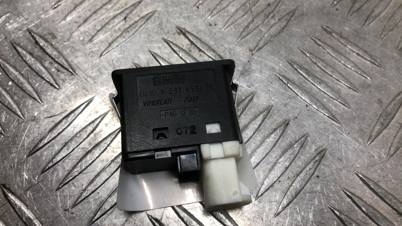 разъем AUX / USB BMW 5 серия F07/F10/F11 2012, 2.0 л., N47 D20 C, дизель, АКПП, sophistogra brillanteffekt(b90), седан, задний привод, правый руль, 9237653, 84109237653 - фото №1