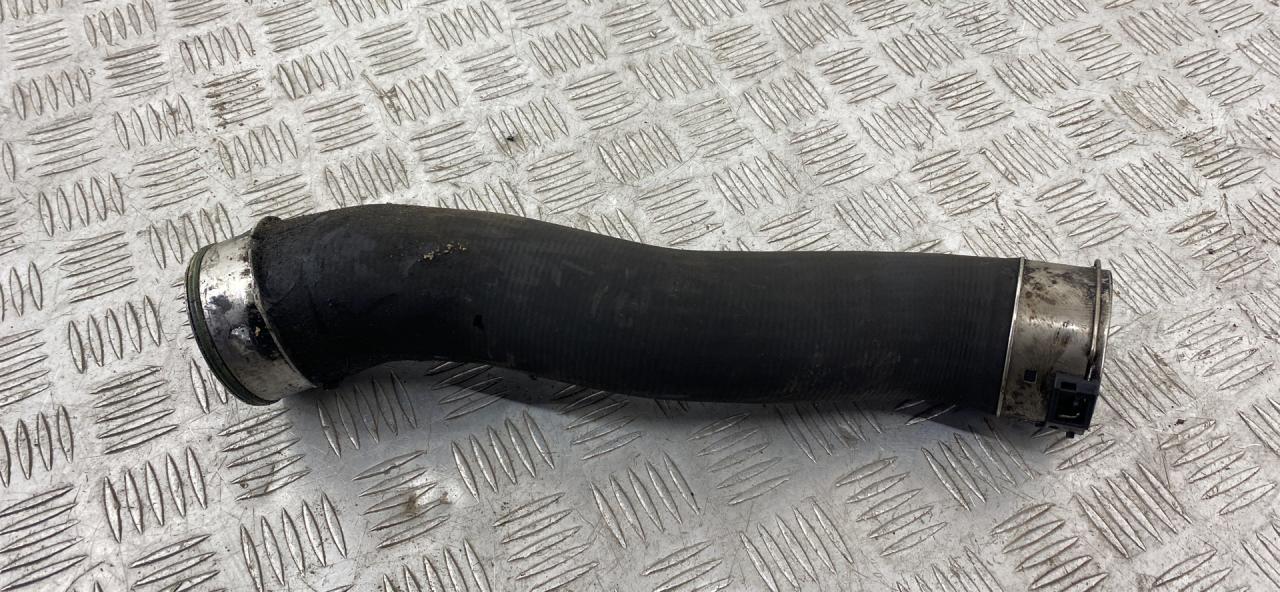 патрубок интеркулера BMW 3 серия E90/E91/E92/E93 E92 2007, 2.0 л., N47 D20 A, дизель, АКПП, купе, 11617802753 - фото №1