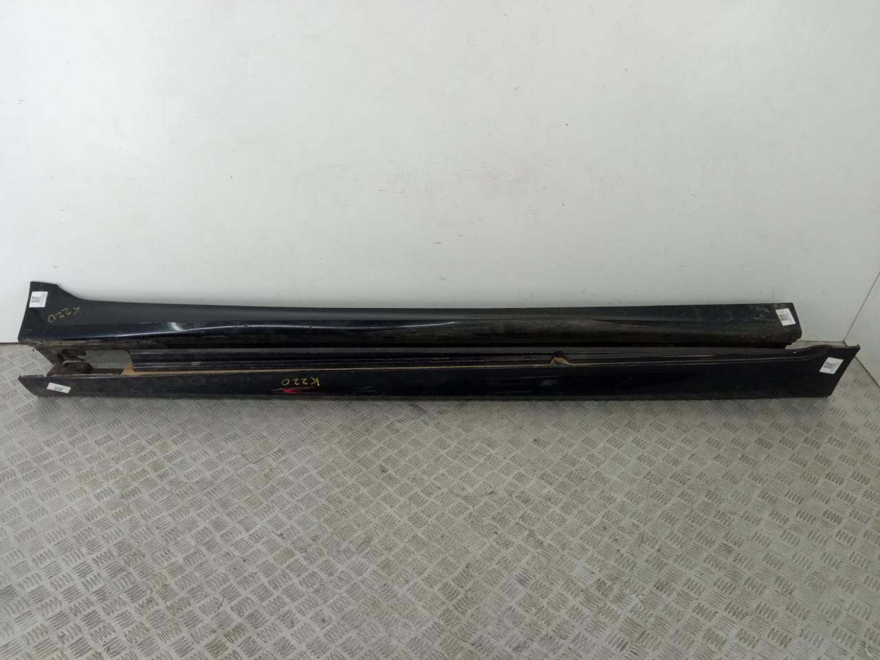 накладка на порог BMW 5 серия F07/F10/F11 2011, 2.0 л., N47 D20 C, дизель, МКПП, седан, задний привод, правый руль, 51778048685, 51778048686 - фото №1