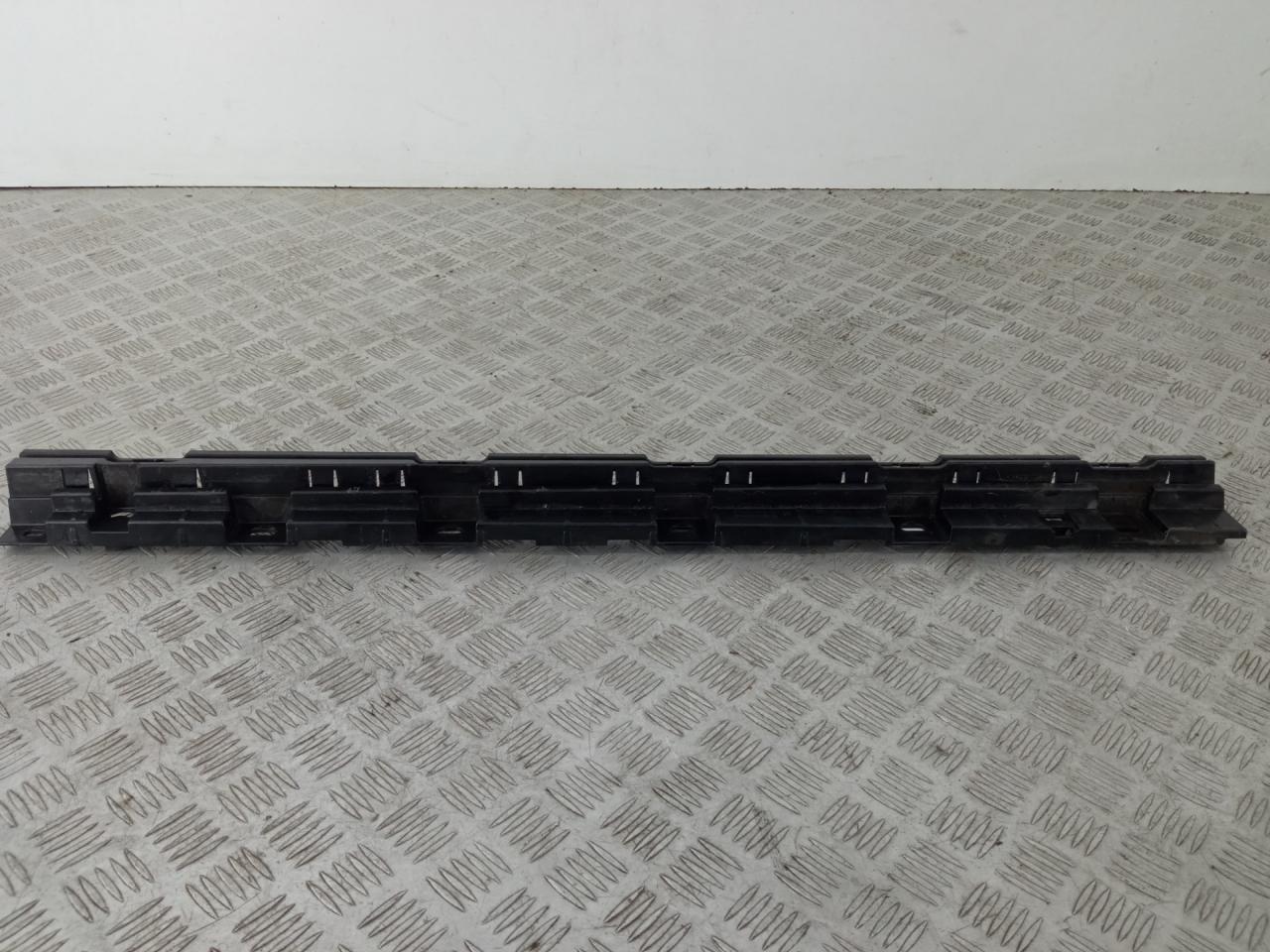 Кронштейн крепления порога BMW 5 серия F07/F10/F11 2011, 2.0 л., N47 D20 C, дизель, МКПП, седан, задний привод, правый руль, 51777184777, 7184777 - фото №1