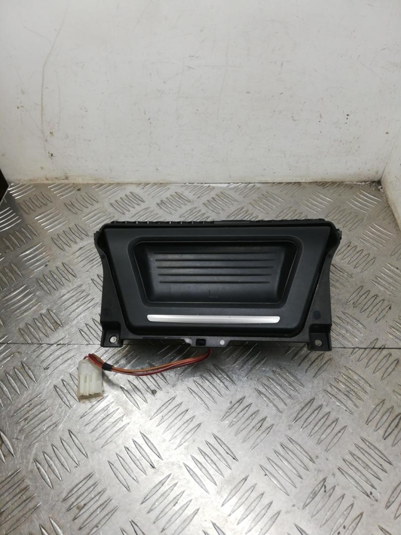 пепельница BMW 5 серия F07/F10/F11 2011, 2.0 л., N47 D20 C, дизель, МКПП, седан, задний привод, правый руль, 51169171558, 9171558 - фото №1