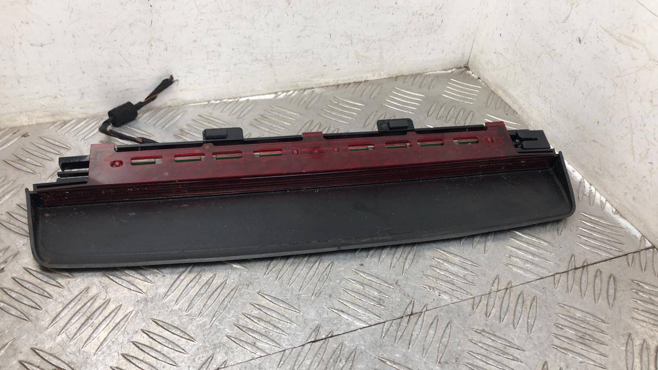 дополнительный стоп-сигнал BMW 5 серия F07/F10/F11 2011, 2.0 л., N47 D20 C, дизель, МКПП, седан, задний привод, правый руль, 63257230799, 7230799 - фото №1