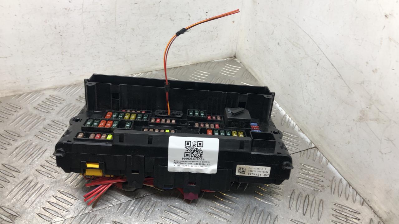 блок предохранителей BMW 5 серия F07/F10/F11 2011, 2.0 л., N47 D20 C, дизель, МКПП, седан, задний привод, правый руль, 61149234421, 9234421 - фото №1