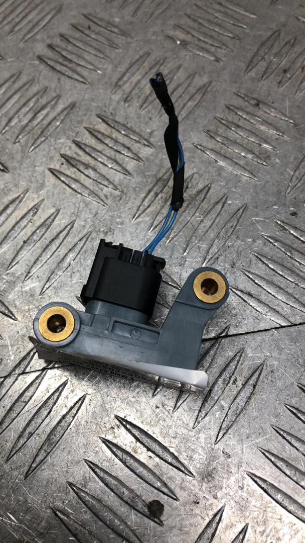 датчик удара BMW 5 серия F07/F10/F11 2011, 2.0 л., N47 D20 C, дизель, МКПП, седан, задний привод, правый руль, 65779159314, 9159314 - фото №1