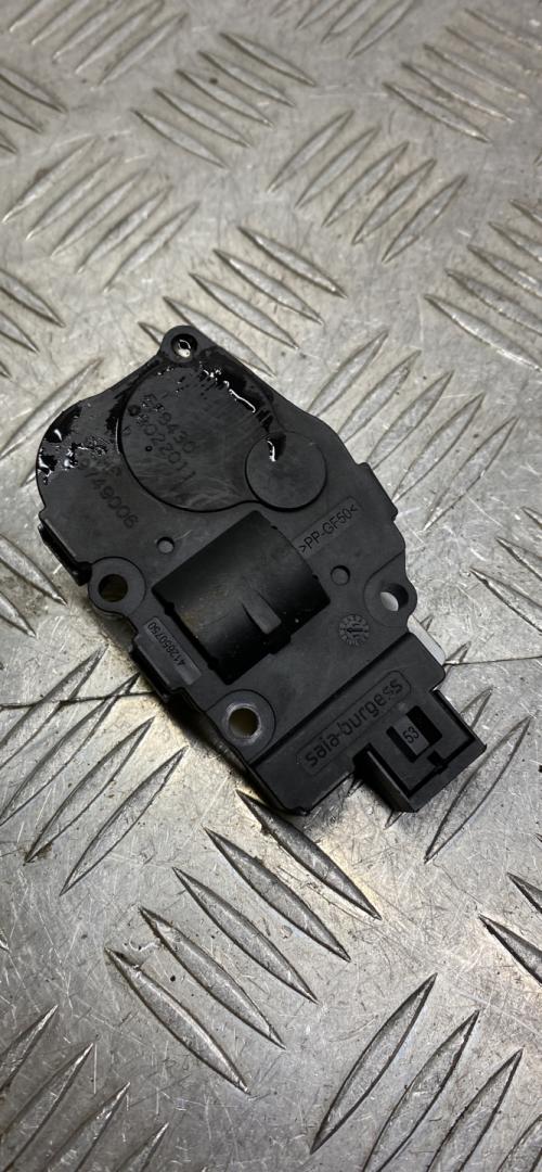 моторчик заслонки печки BMW 5 серия F07/F10/F11 2011, 2.0 л., N47 D20 C, дизель, МКПП, седан, задний привод, правый руль, 410475520, 10022011, 64119319037 - фото №1