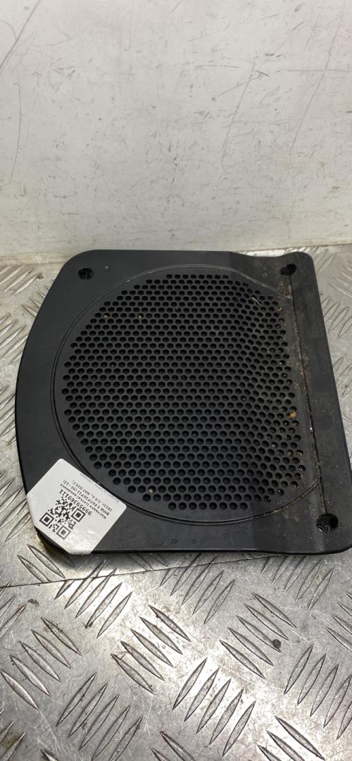 Накладка (сетка) динамика BMW 5 серия F07/F10/F11 2011, 2.0 л., N47 D20 C, дизель, МКПП, седан, задний привод, правый руль, 65139300812 - фото №1