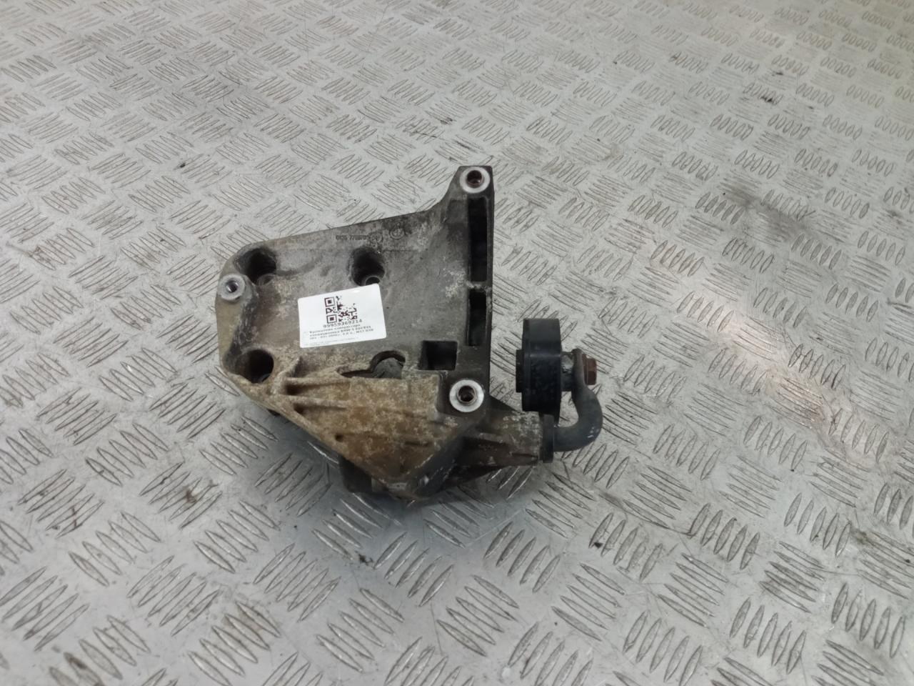 кронштейн компрессора кондиционера BMW 5 серия E60/E61 2006, 3.0 л., M57 D30 (306D2), дизель, АКПП, 7786708 - фото №1