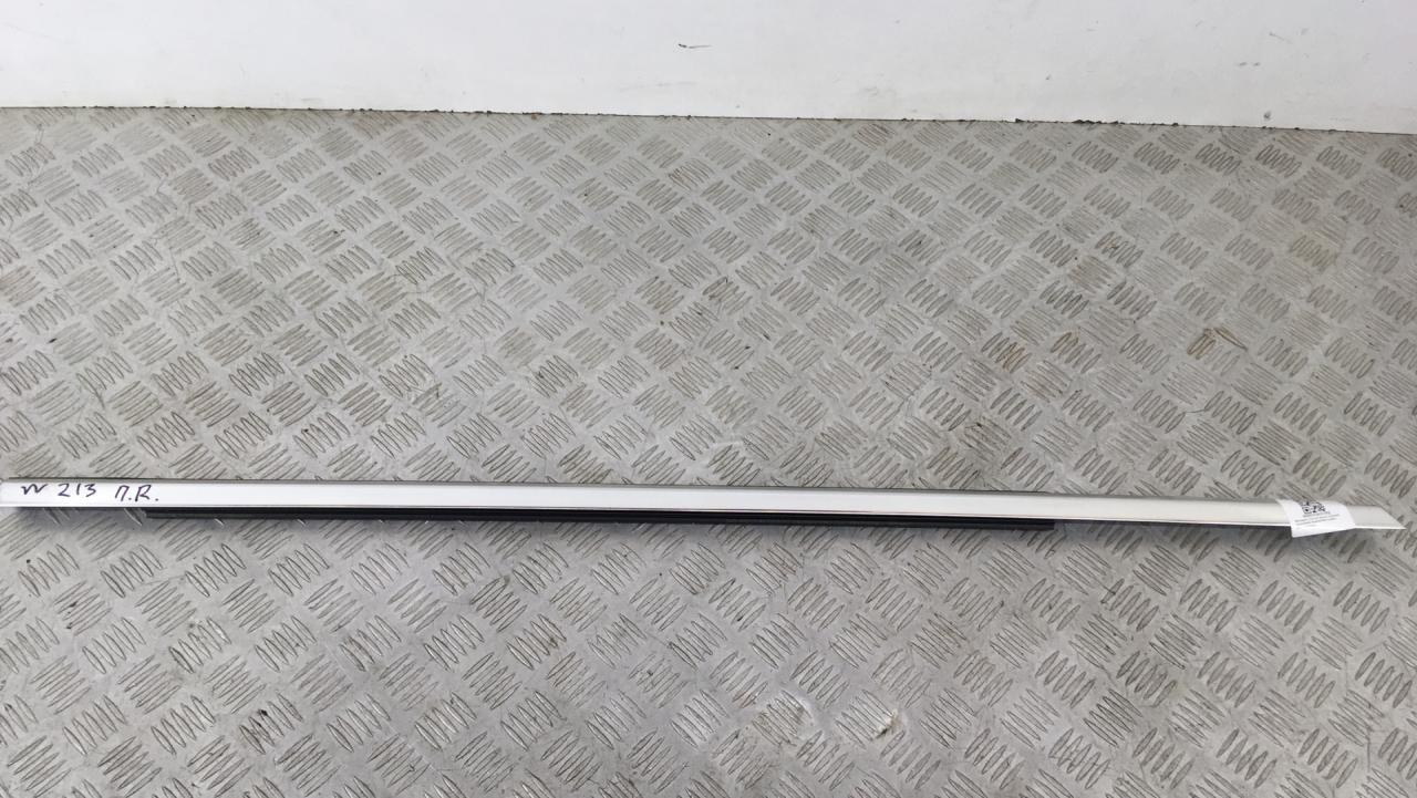 молдинг двери передней правой Mercedes-Benz E-Класс W213/S213/C238/A238 2017, 2.0 л., OM 654.920, дизель, АКПП, универсал, задний привод, правый руль - фото №1
