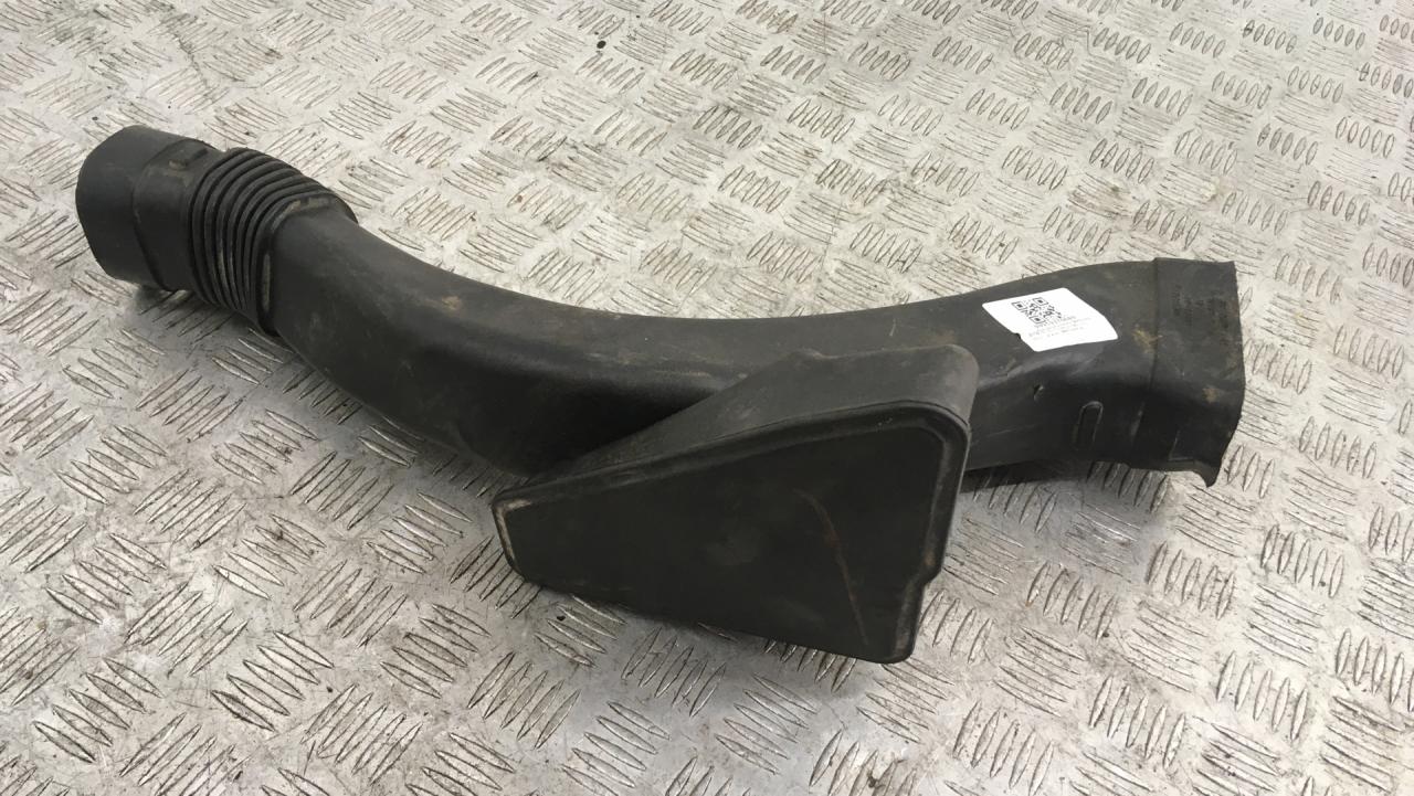 патрубок воздушного фильтра BMW 5 серия F07/F10/F11 F10 2012, 4.4 л., N63 B44 A, бензин, АКПП, titansilber metallic (354), седан, задний привод, 13717577472, 7577472 - фото №1